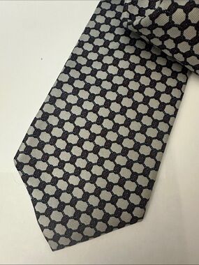 Saks Fifth Avenue Silver Tie with Geometric Chain Pattern